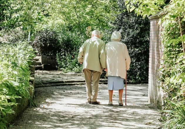 孤独死が年7.6万人、4割が4日以上発見されず…高齢の親を「配食サービス」で見守る？