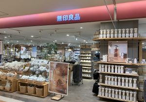 無印良品、V字復活で最高益の理由…日用品に注力でヒット誕生、年100店ペースで出店攻勢