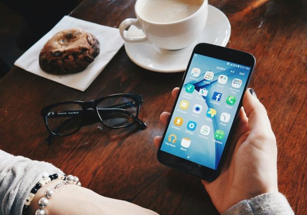 年10万円超の負担料金削減も…携帯ショップで購入・契約したほうがお得になるケース？