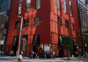 資生堂、過去最大の赤字に…「マーケティングの巨人」に何が？V字回復の可能性は？