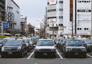 白タク横行の裏にある「タクシー2割減」の現実…日本の交通インフラが崩壊危機