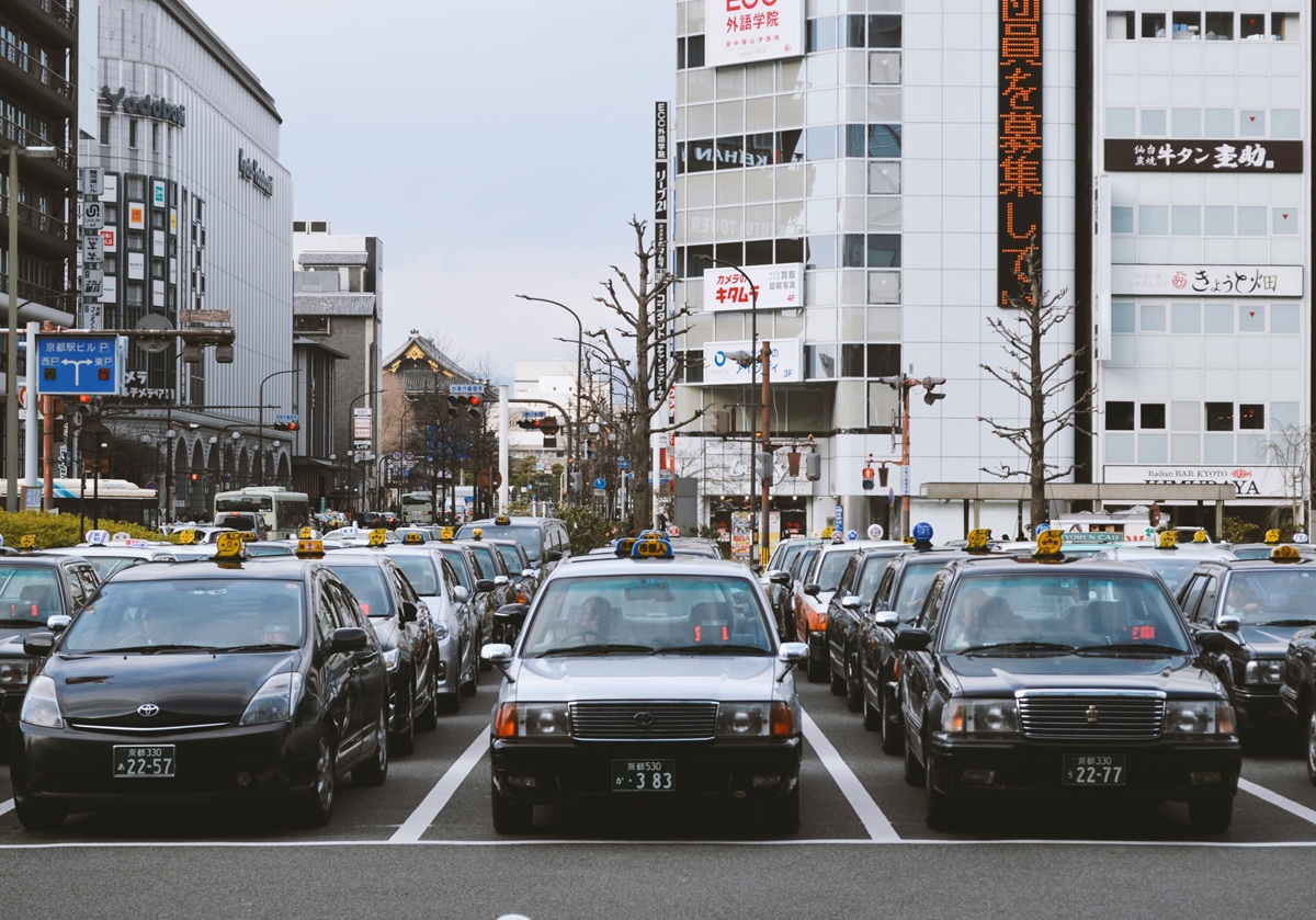 白タク横行の裏にある「タクシー2割減」の現実…日本の交通インフラが崩壊危機の画像1