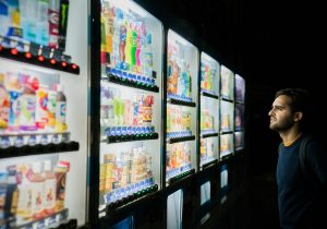 自販機大国ニッポンが大きく変化か…“減少ショック”の裏で進む、静かな構造改革