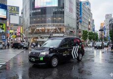 ウーバー、楽天と連携でタクシー王者「GO」に勝負…ポイント全額負担に込めた本気度