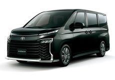 トヨタ「受注停止」「超長納期化」の裏側…中古車が新車を100万円上回る異常事態