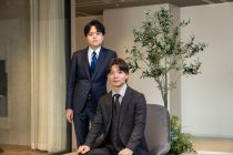 「病院に”赤くて逆さま”のコンセント!?」これって一体？ – 素晴らしい仕組みに脱帽！