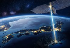 楽天モバイル、独自衛星通信で対抗…スターリンク3社横並びに挑む勝算と財務リスク