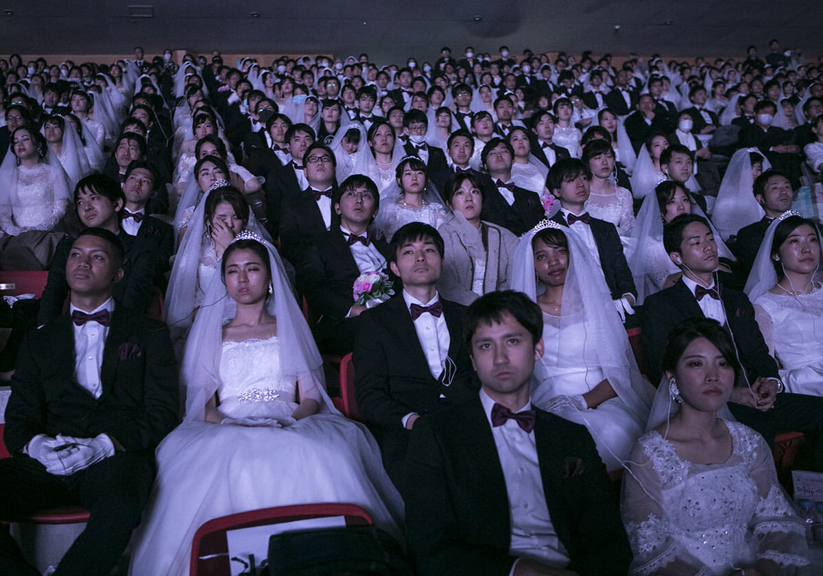 旧統一教会の合同結婚式の様子(「gettyimages」より)